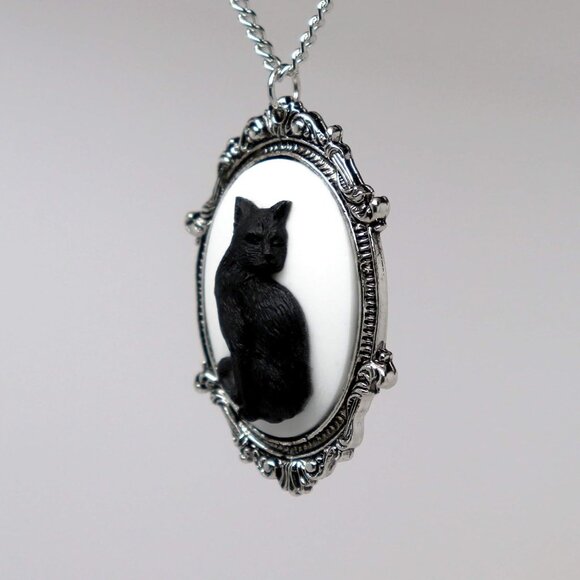 Black Cat Cameo in Antique Silver Finish Pewter Frame Pendant Necklace - Picture 6 of 6